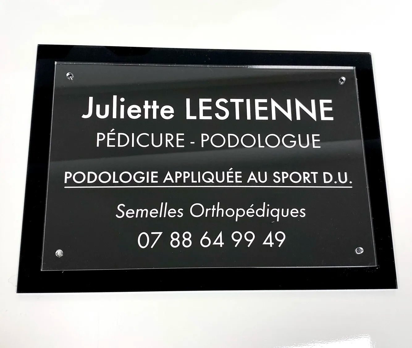 Plaque professionnelle Juliette Lestienne, pédicure-podologue